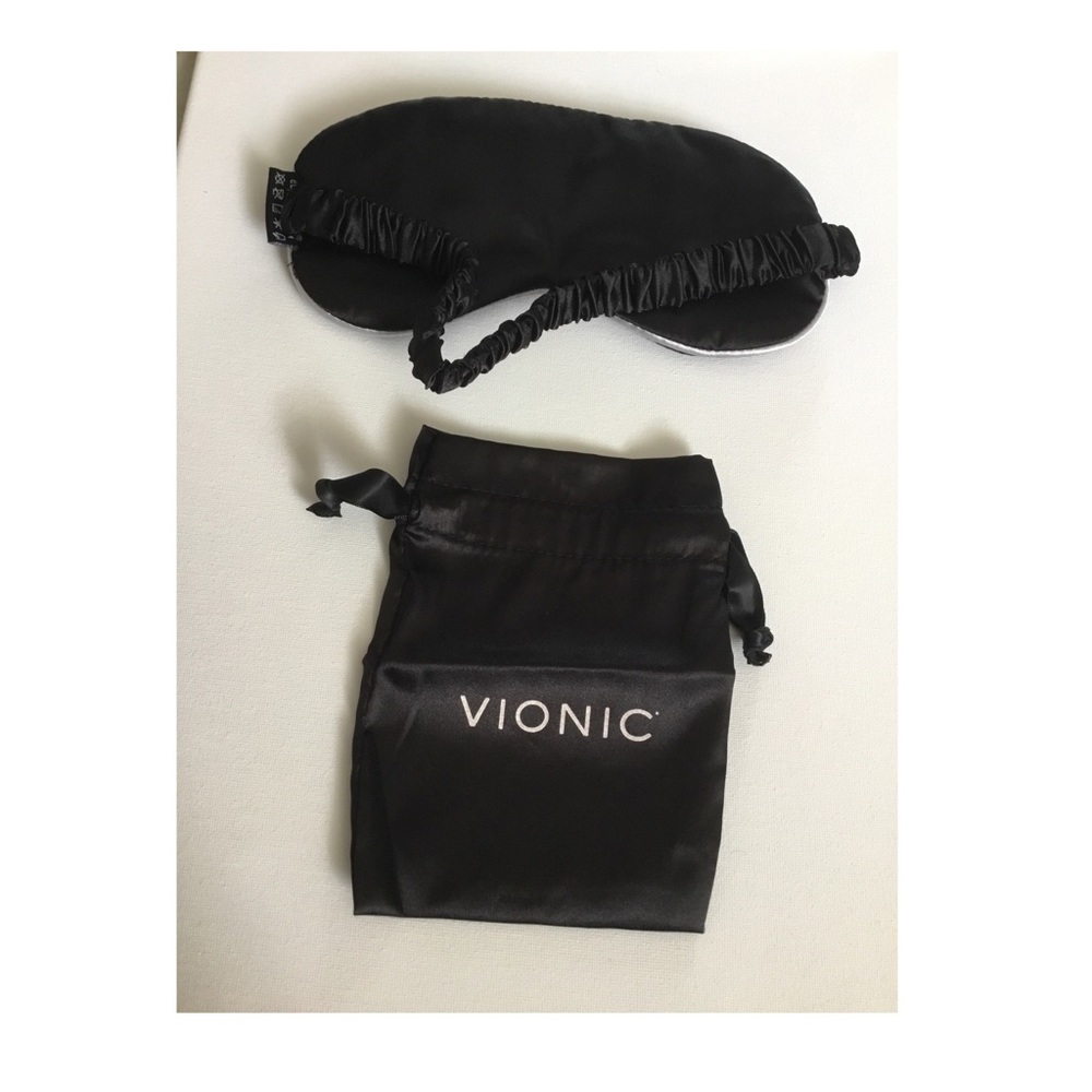 Vionic Black VR Eye Mask with Contoured Comfort - Picture 3 of 7